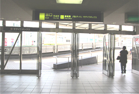 阪急川西能勢口駅出口